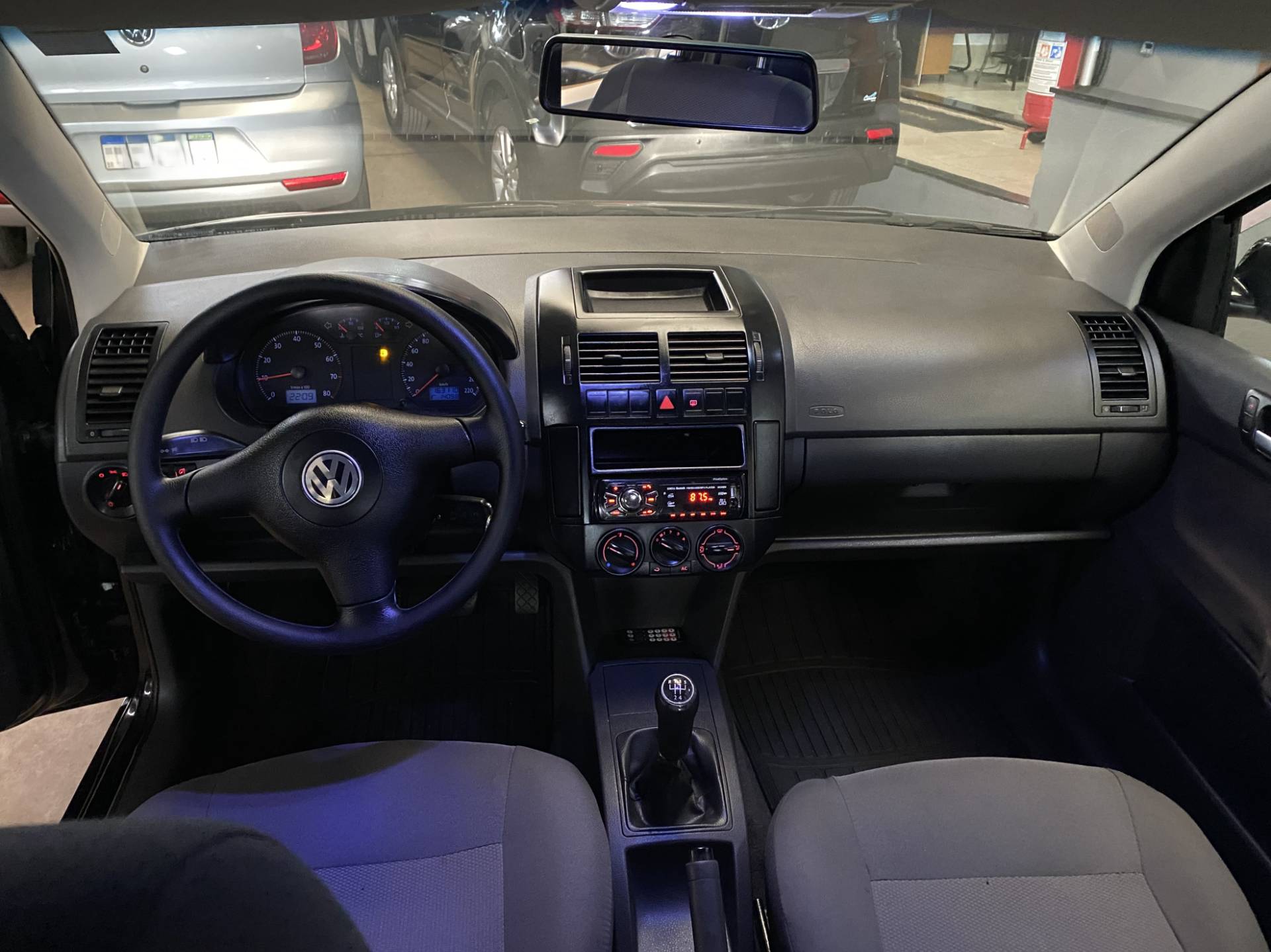 VOLKSWAGEN POLO