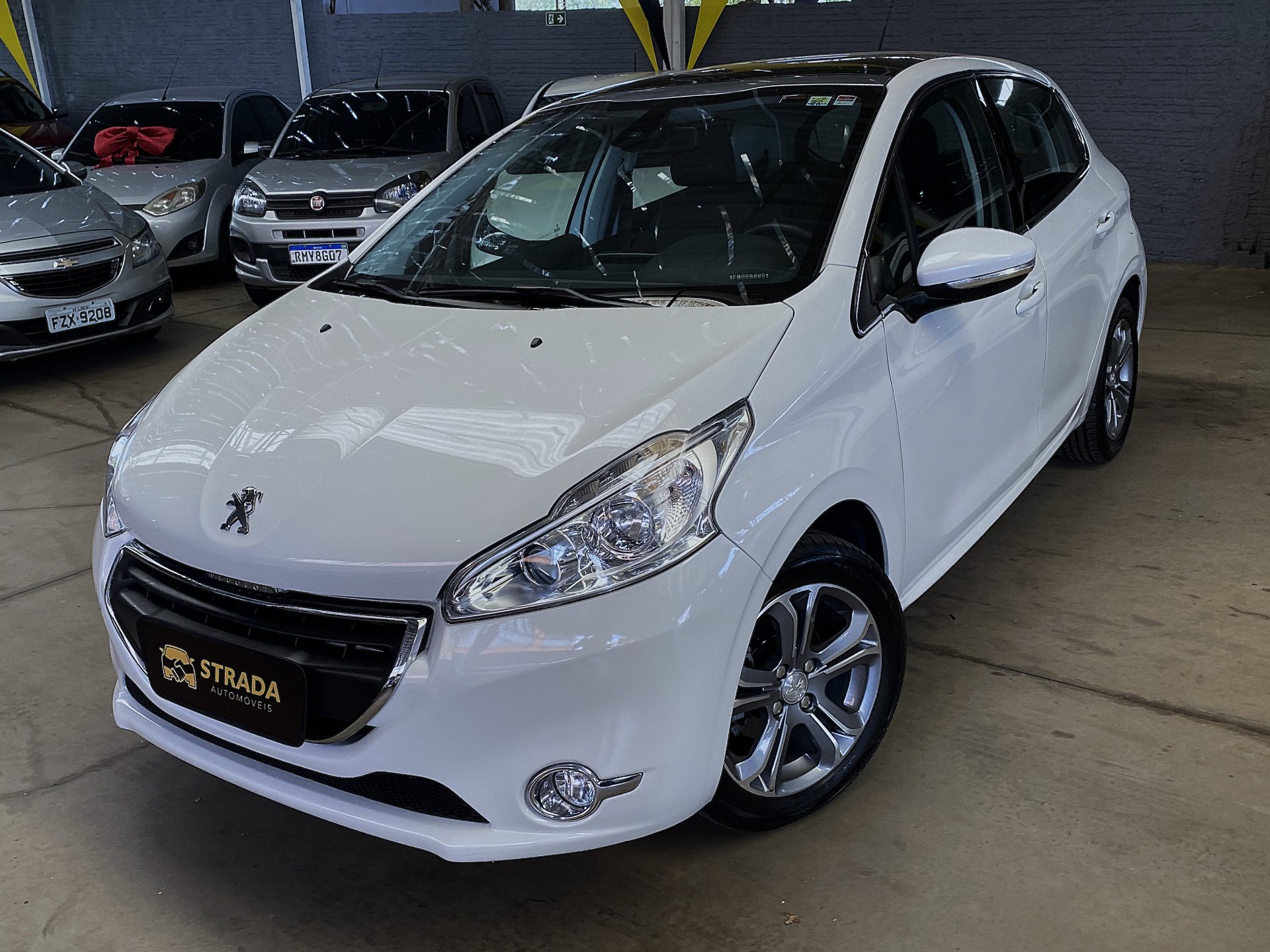 PEUGEOT 208