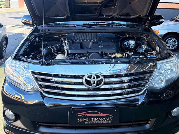 TOYOTA HILUX SW4