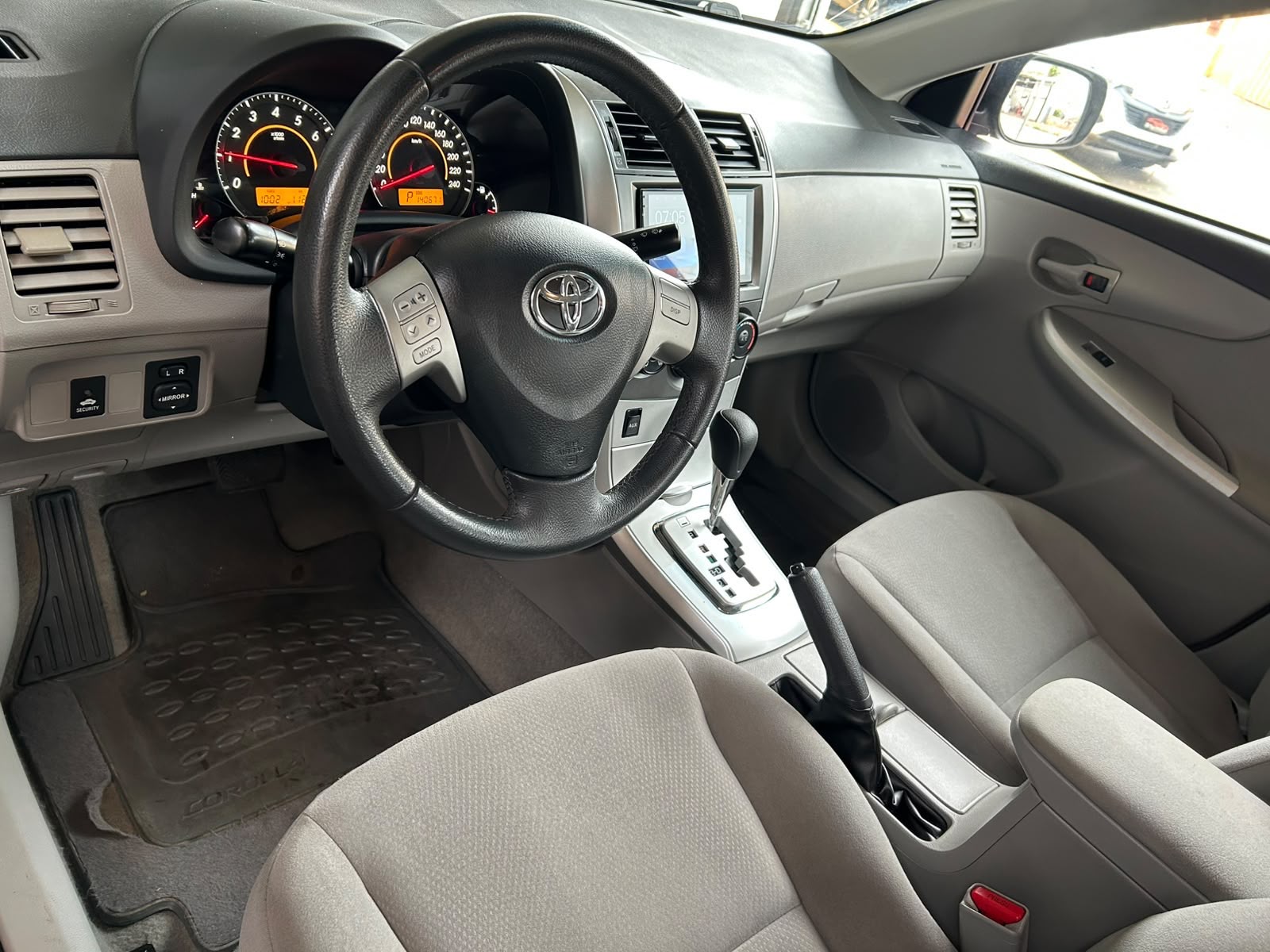 TOYOTA COROLLA