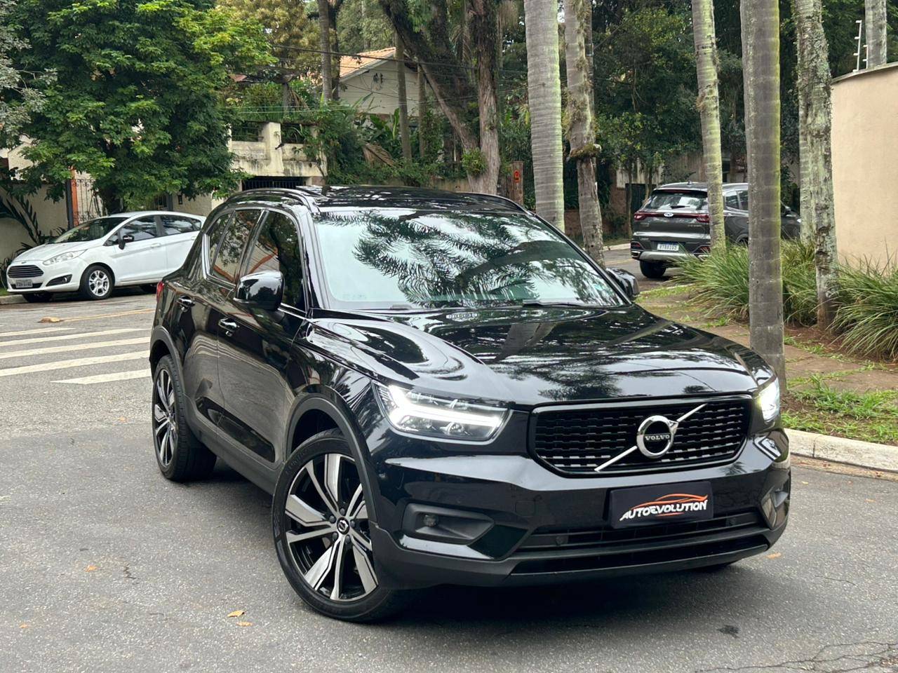 VOLVO XC40