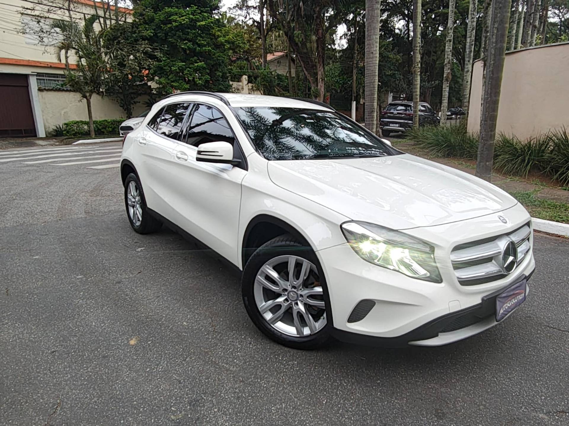 MERCEDES-BENZ GLA 200