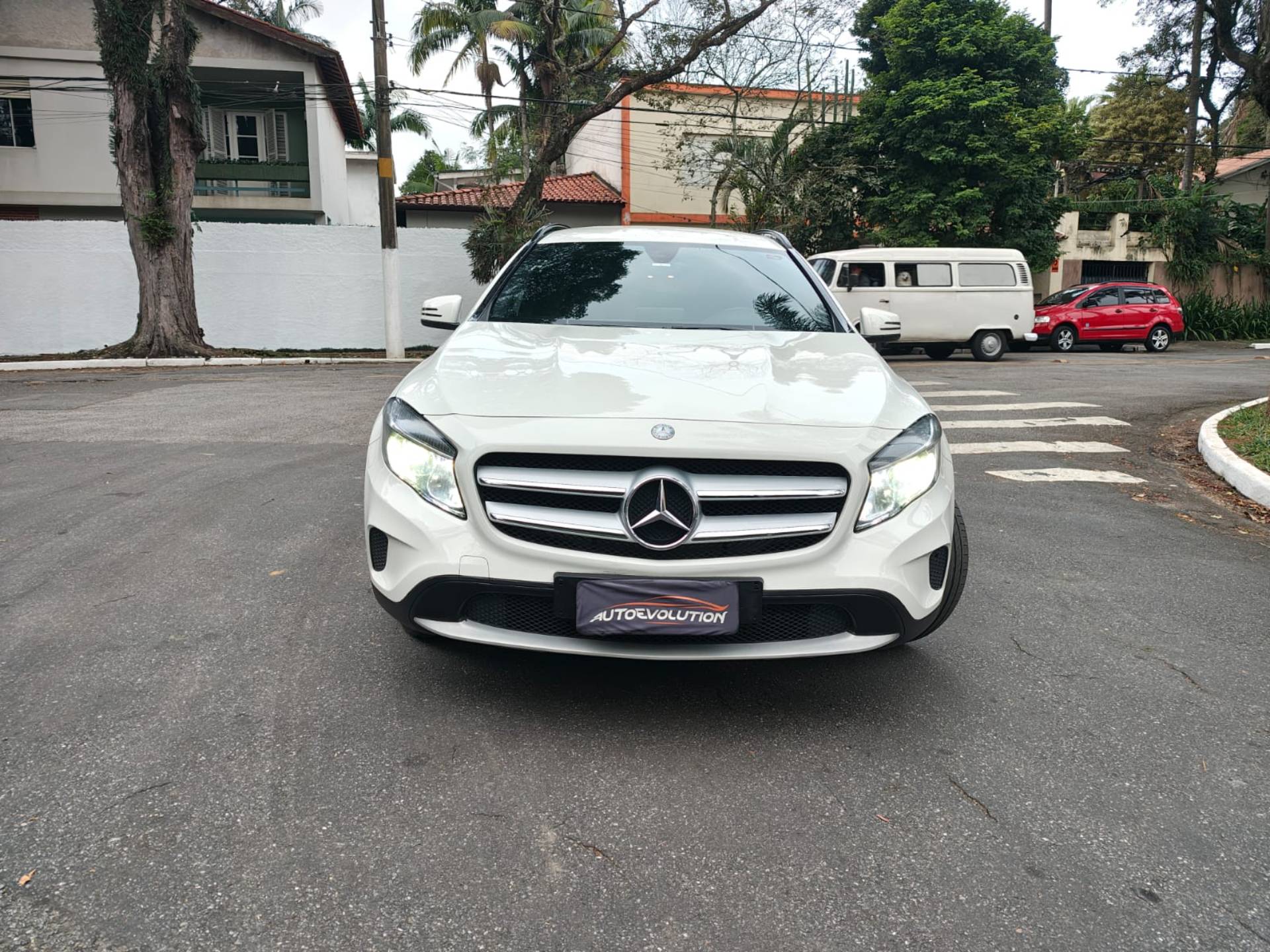 MERCEDES-BENZ GLA 200