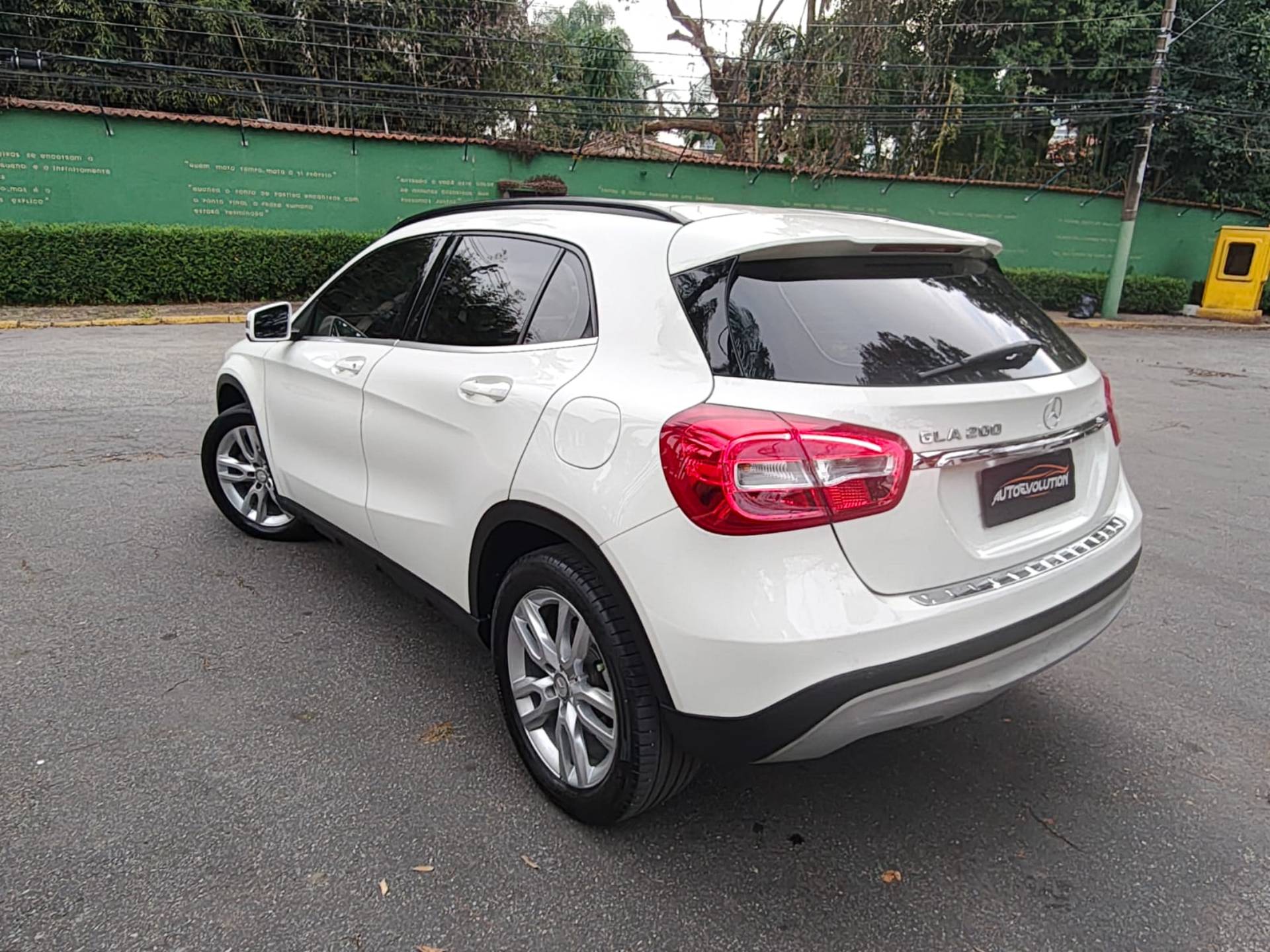 MERCEDES-BENZ GLA 200