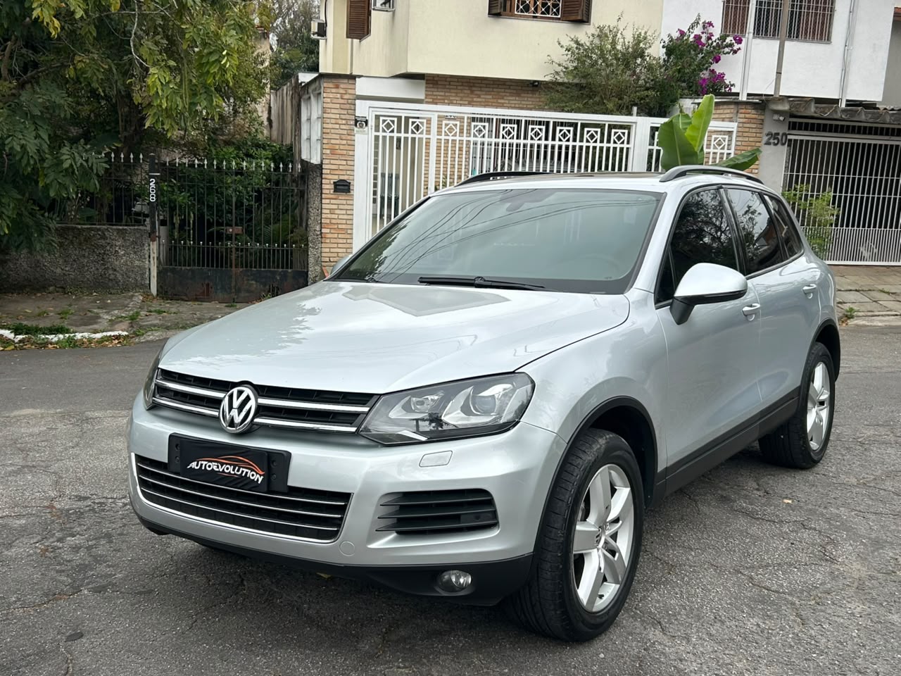 VOLKSWAGEN TOUAREG