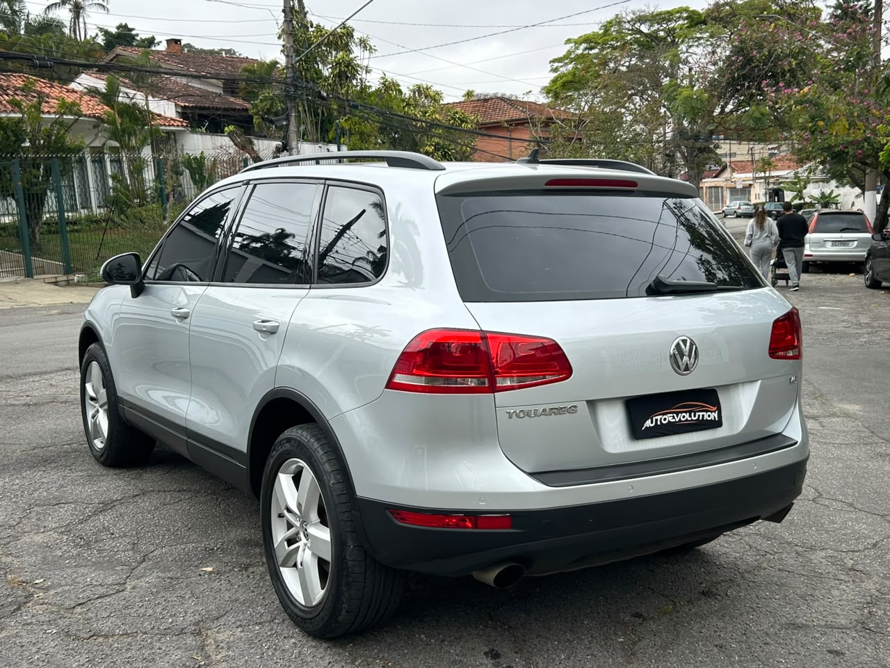 VOLKSWAGEN TOUAREG
