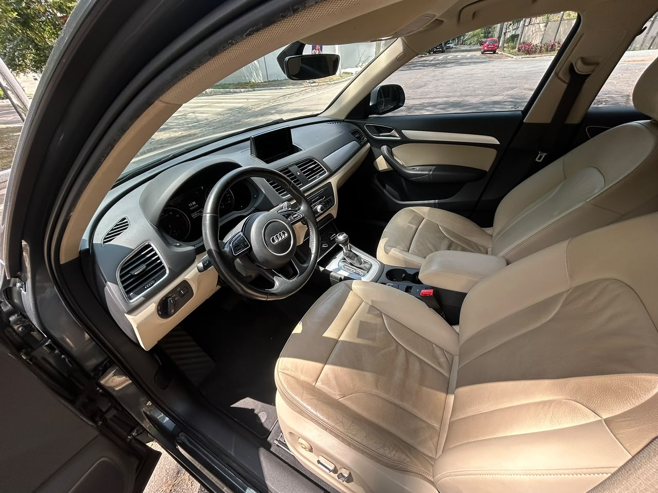 AUDI Q3