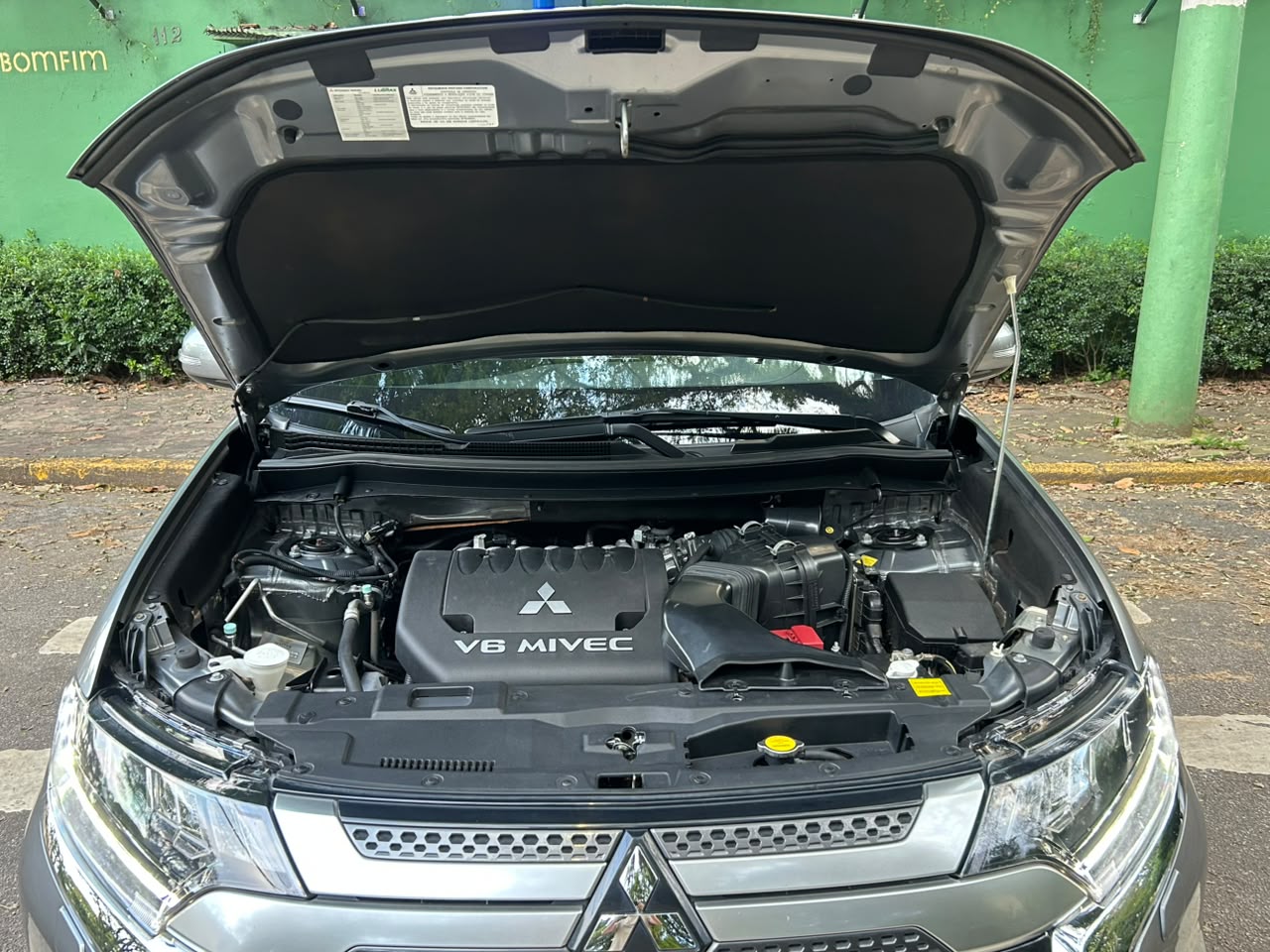 MITSUBISHI OUTLANDER