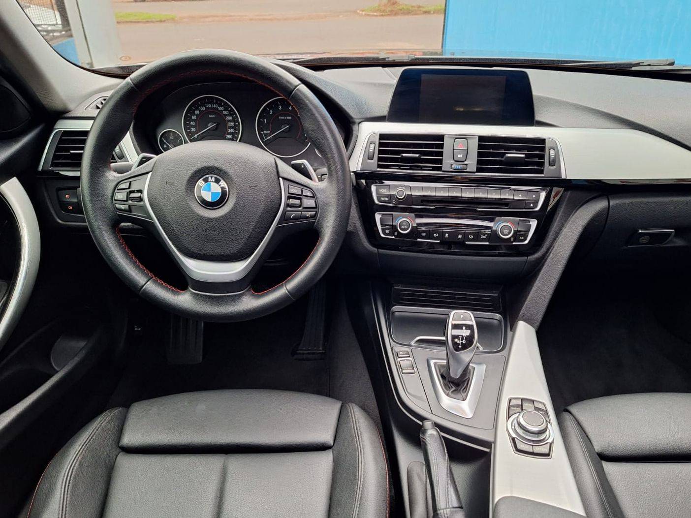 BMW 320i