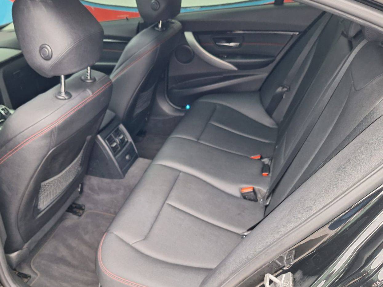 BMW 320i
