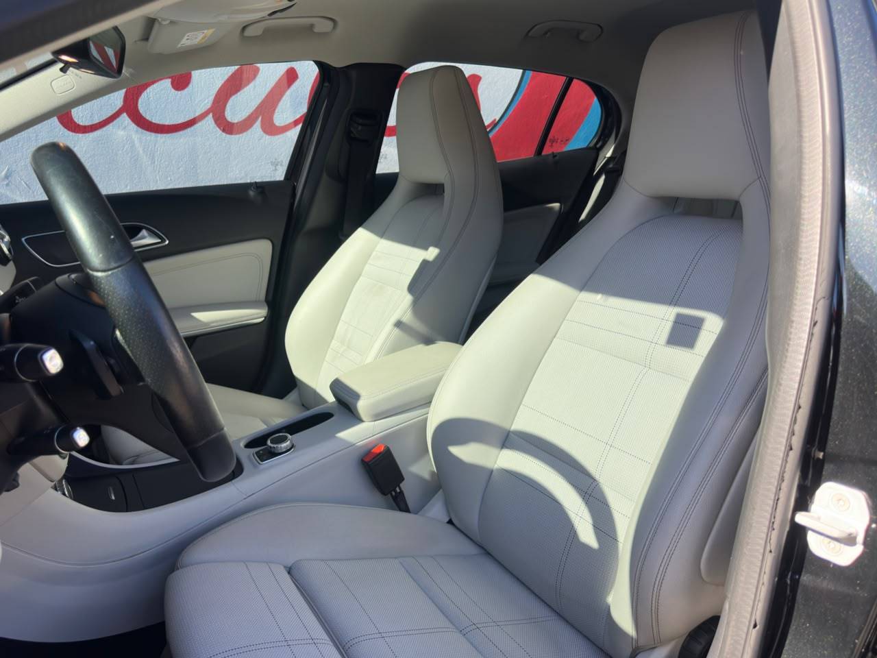 MERCEDES-BENZ GLA 200