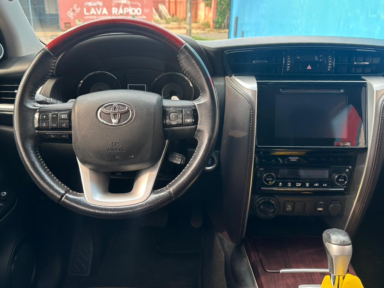 TOYOTA HILUX SW4