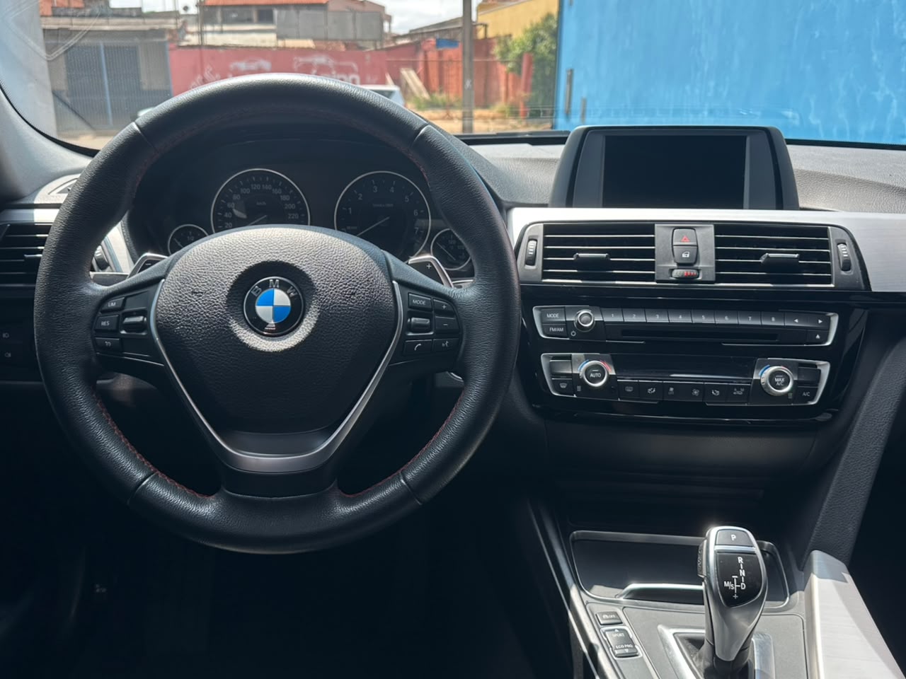 BMW 320i