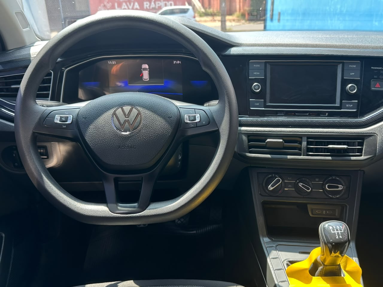 VOLKSWAGEN POLO
