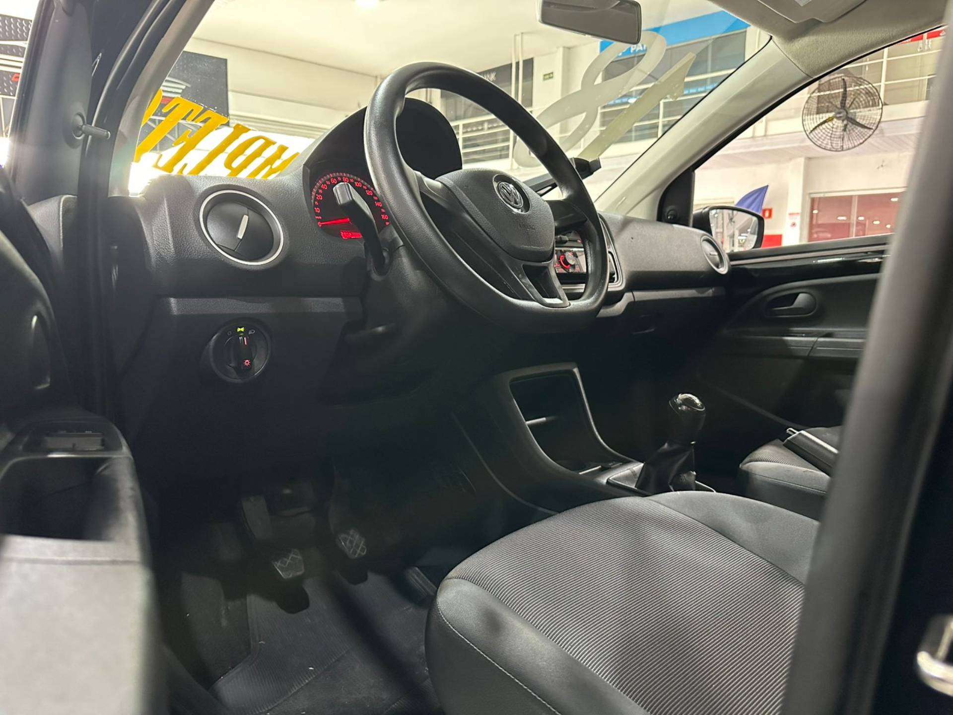 VOLKSWAGEN UP