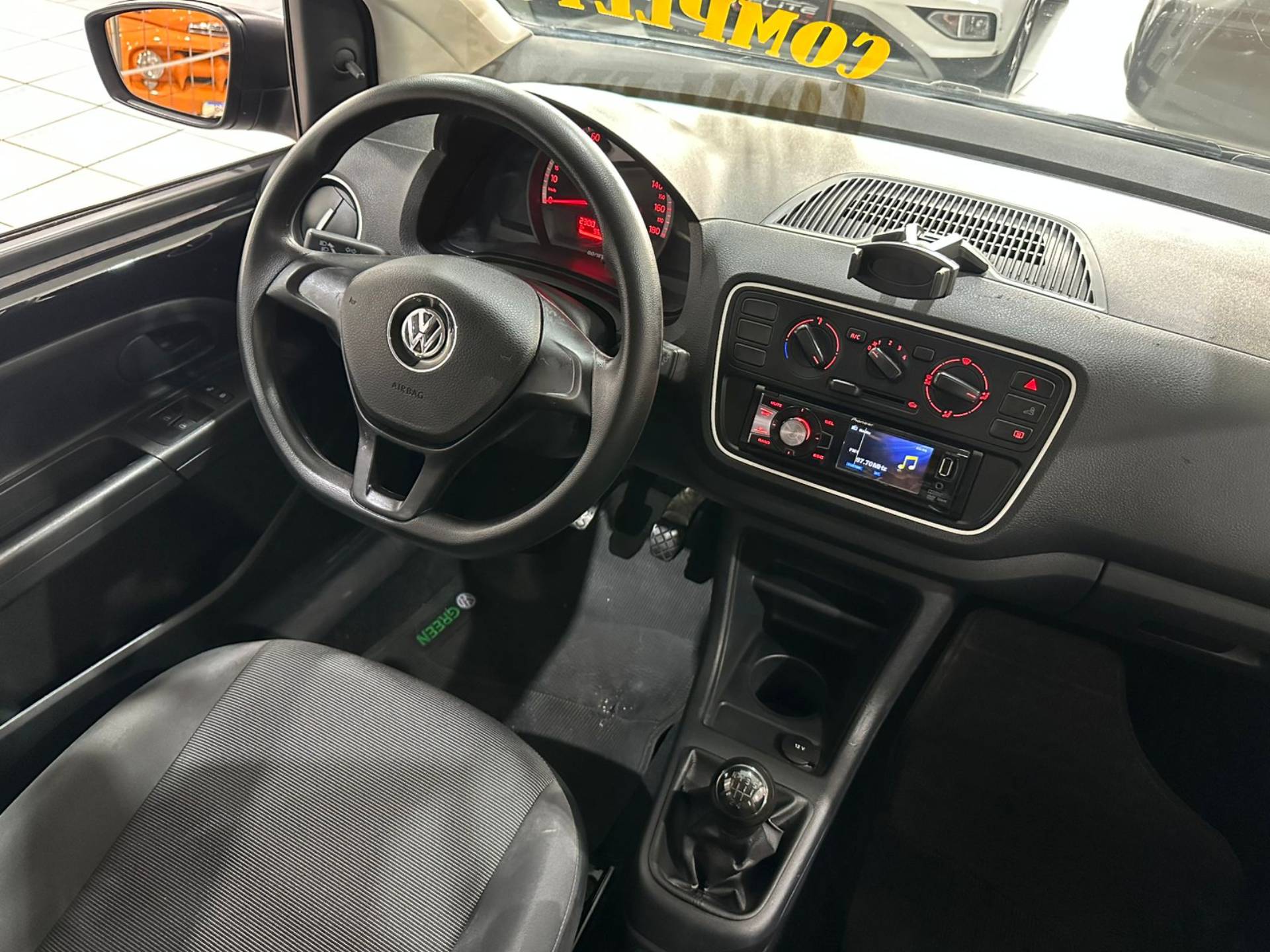 VOLKSWAGEN UP