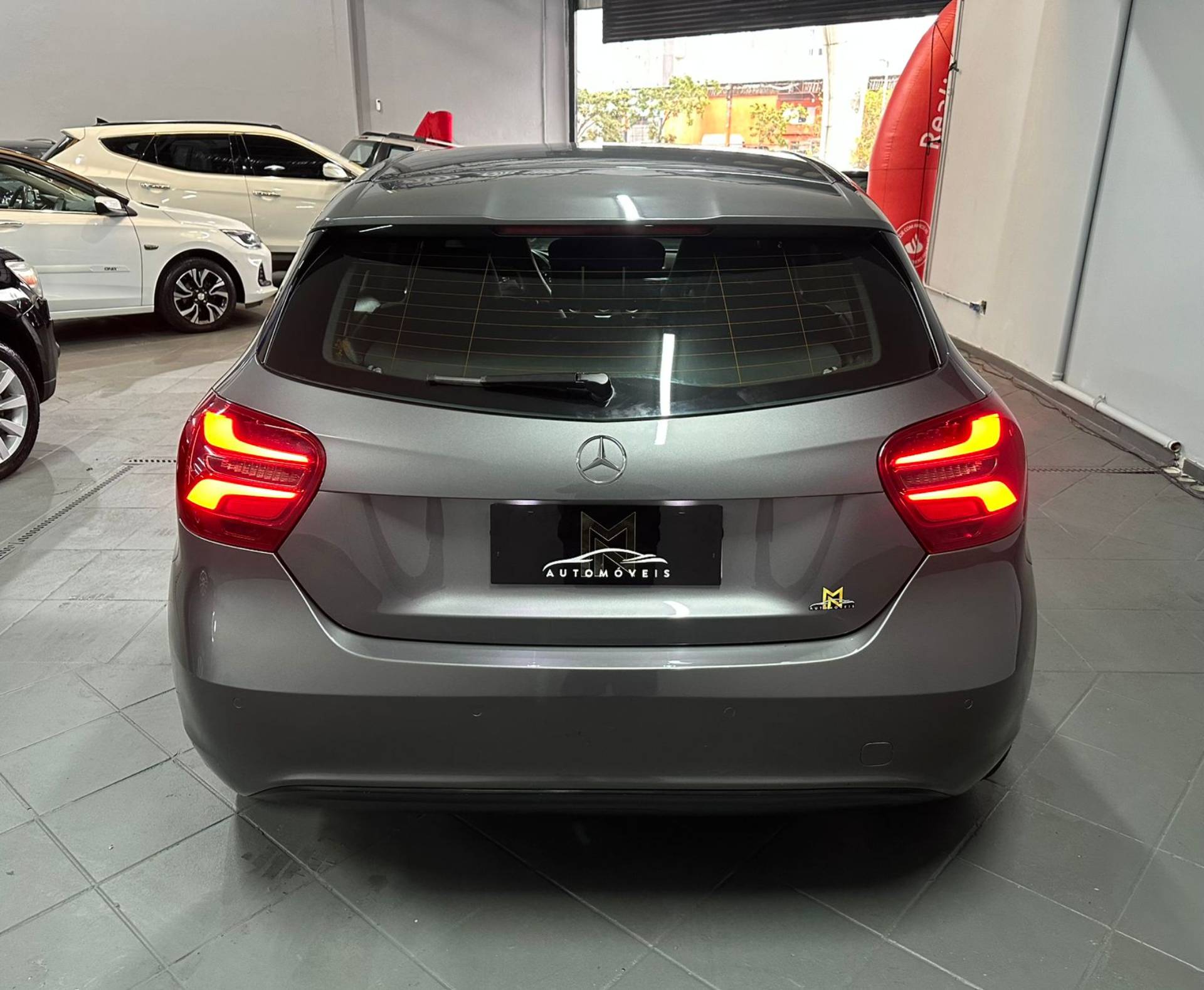 MERCEDES-BENZ A 200