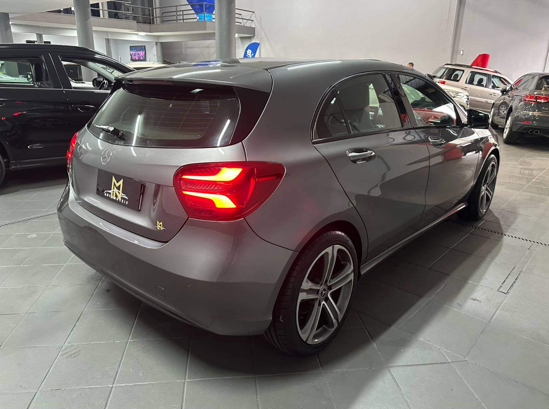 MERCEDES-BENZ A 200