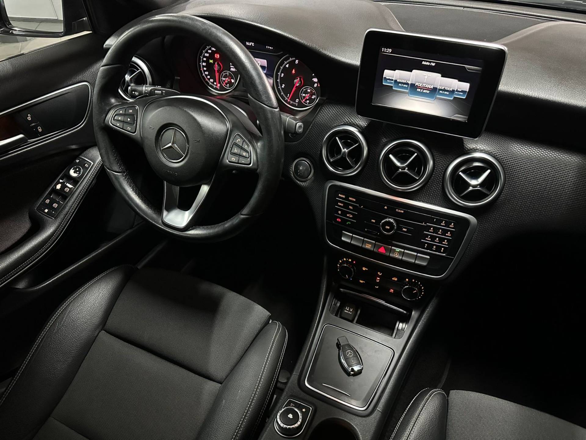 MERCEDES-BENZ A 200