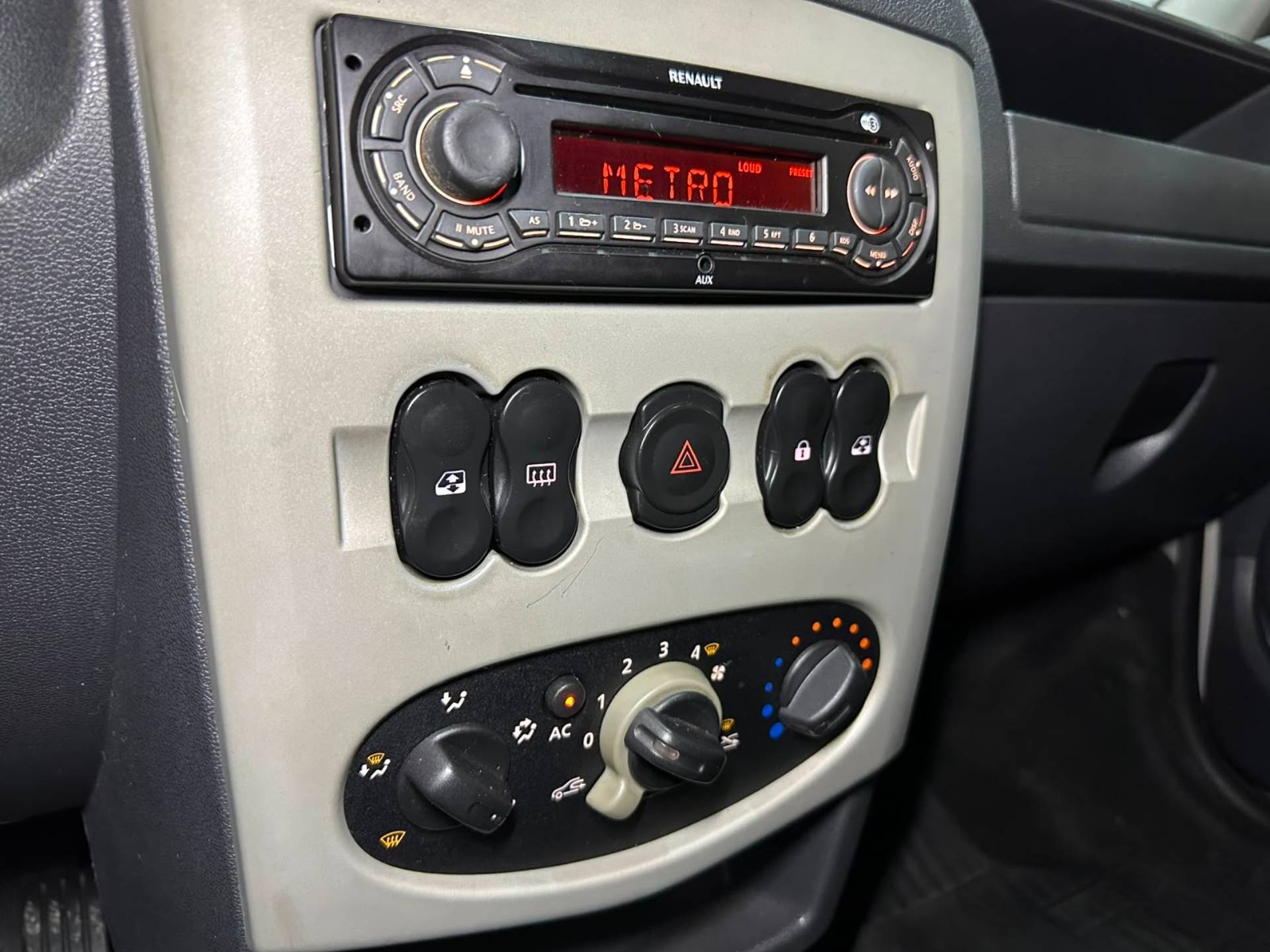 RENAULT LOGAN