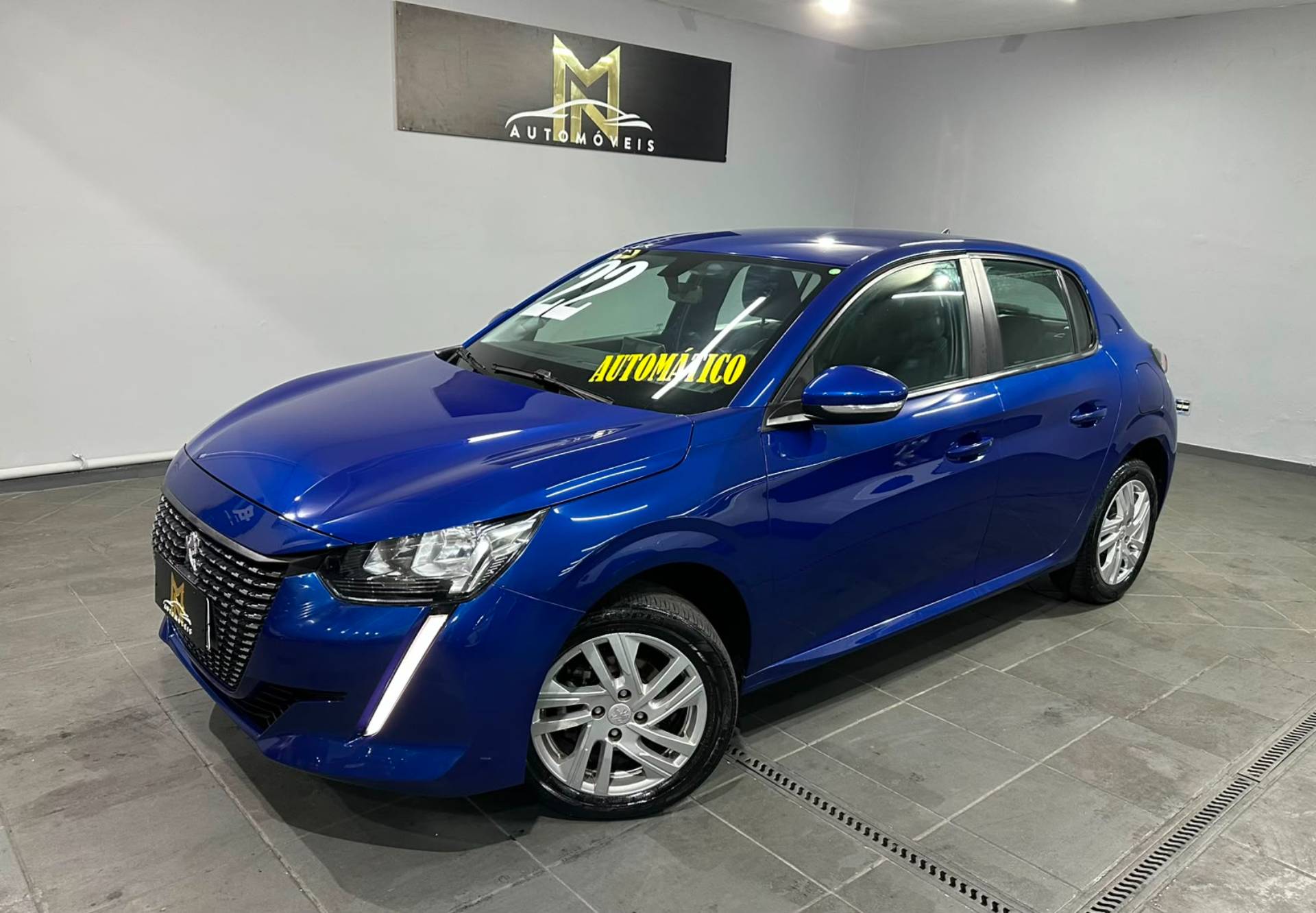 PEUGEOT 208