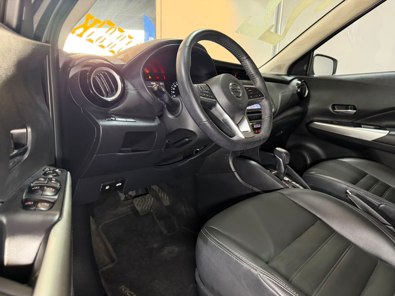 NISSAN KICKS