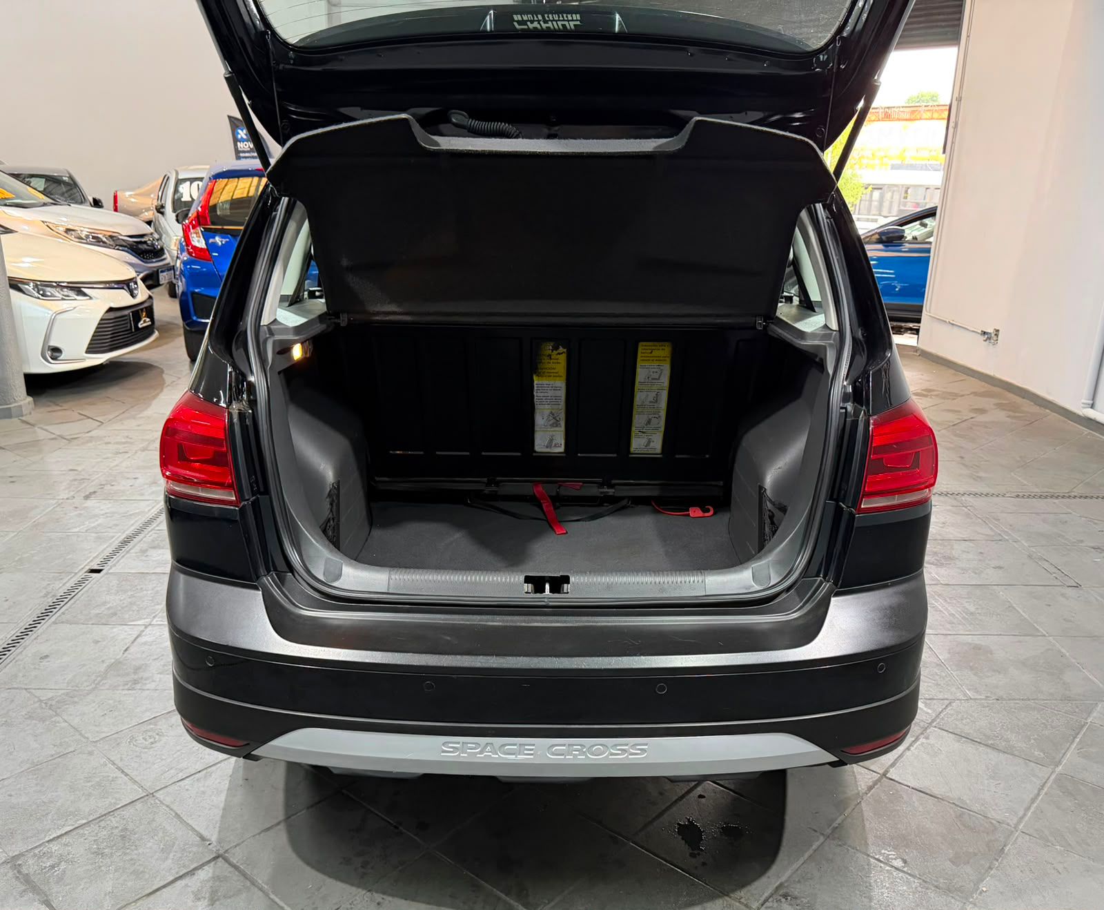 VOLKSWAGEN SPACE CROSS