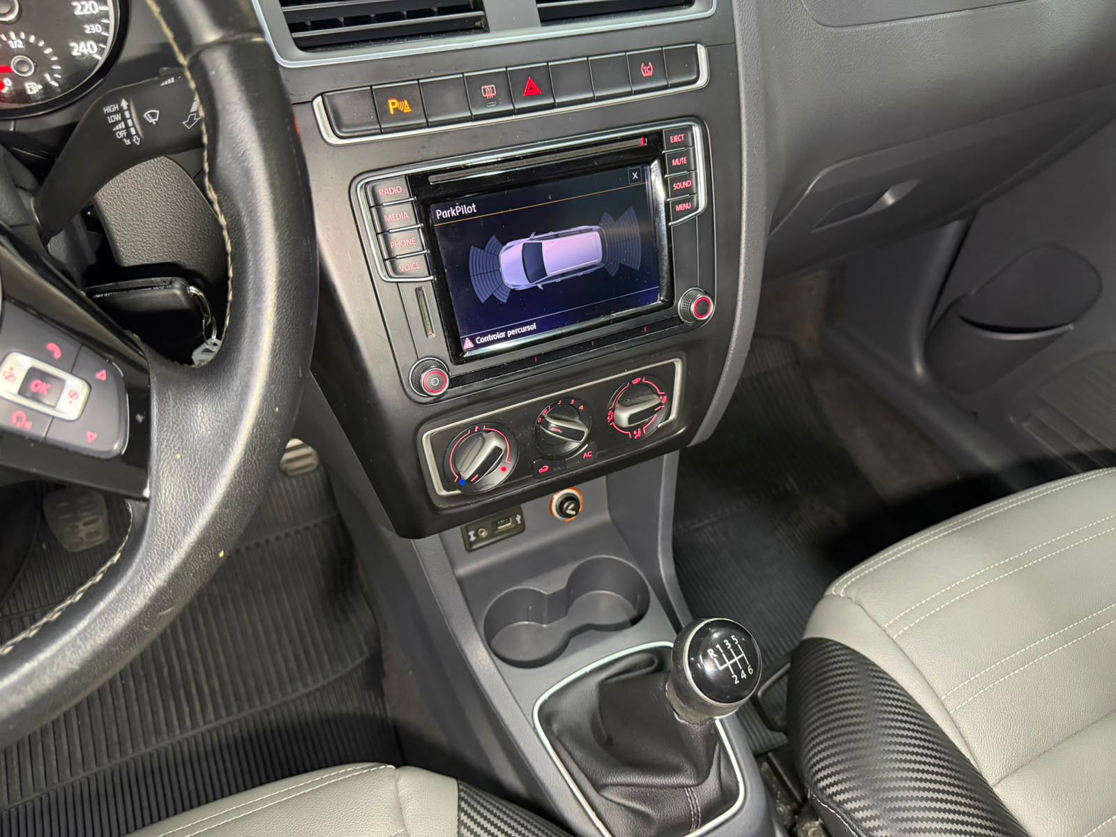 VOLKSWAGEN SPACE CROSS