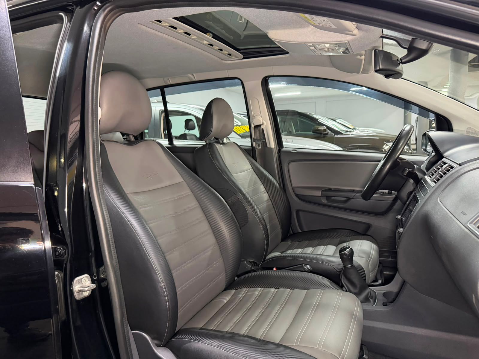VOLKSWAGEN SPACE CROSS