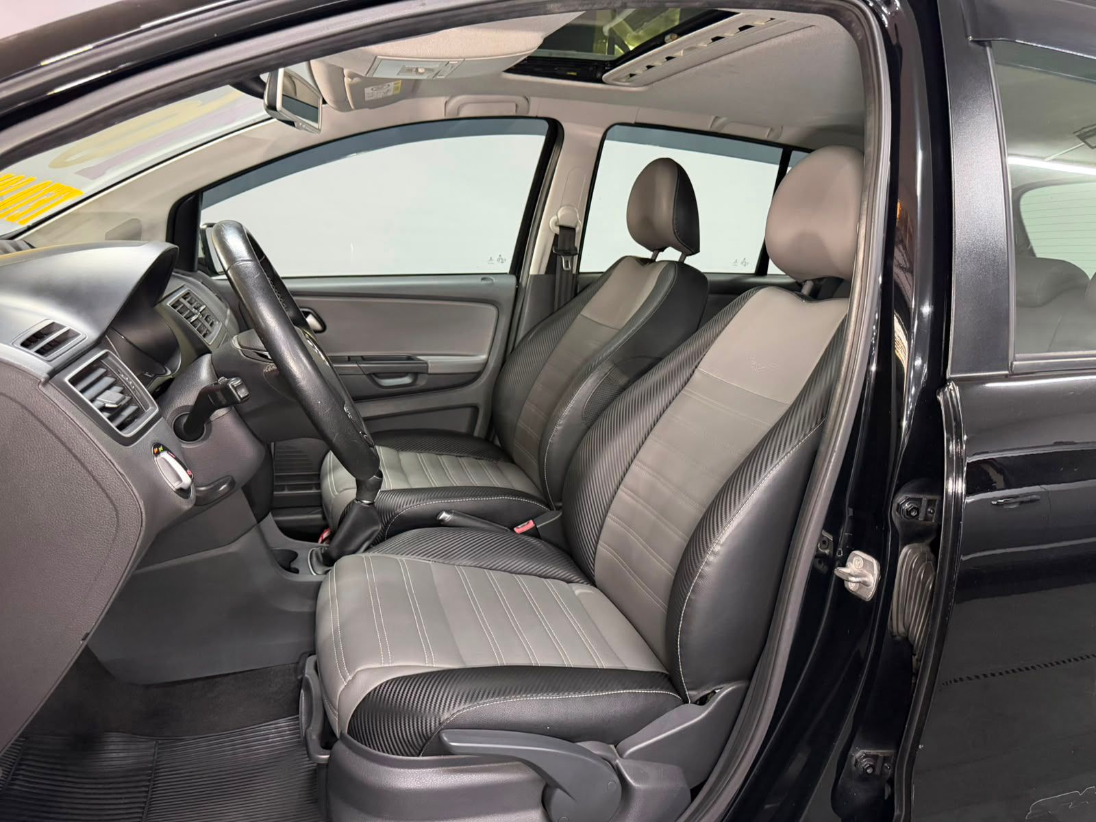 VOLKSWAGEN SPACE CROSS