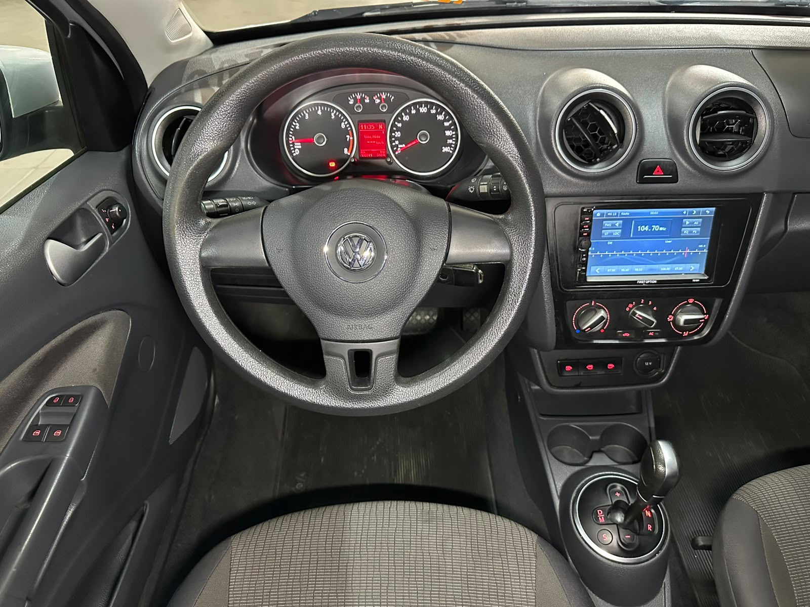 VOLKSWAGEN VOYAGE