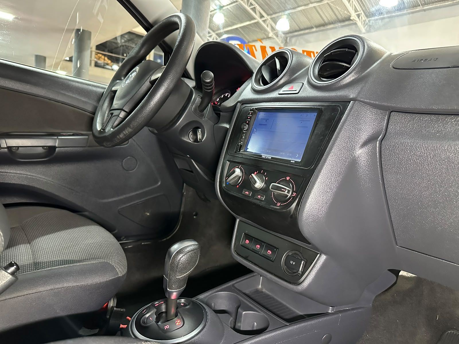 VOLKSWAGEN VOYAGE