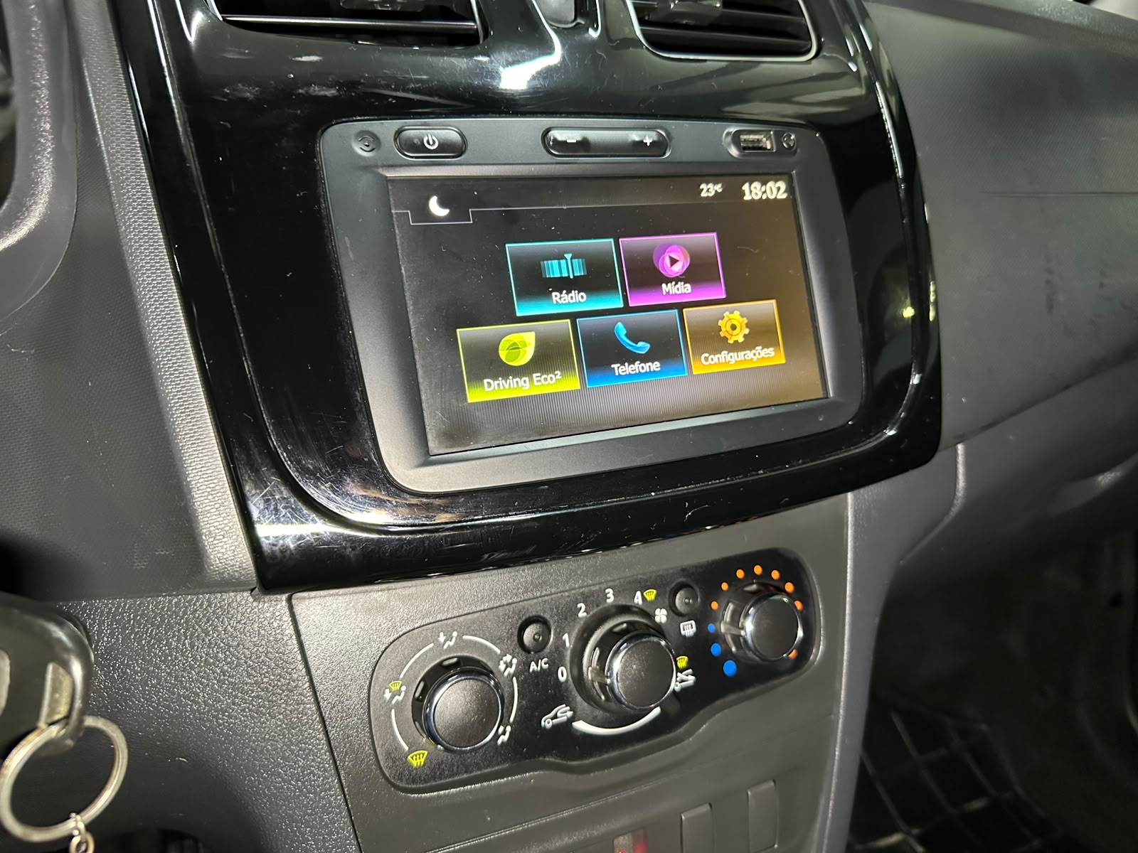 RENAULT SANDERO