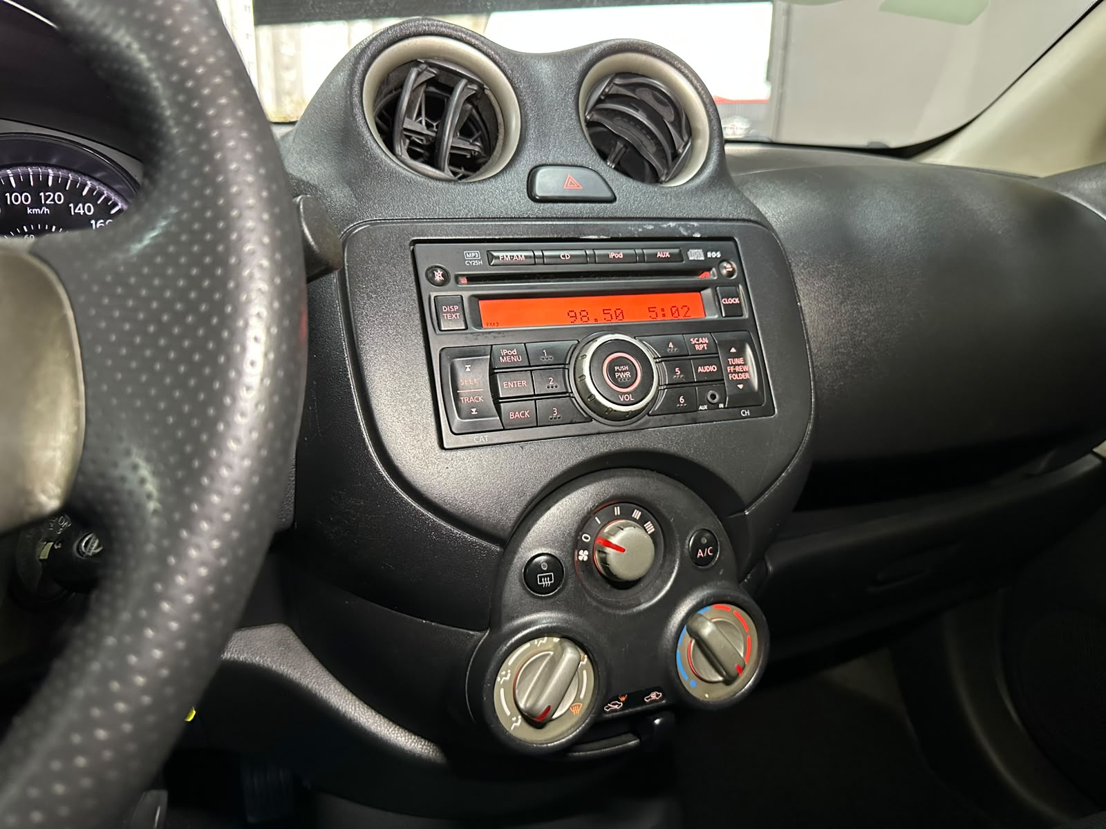 NISSAN VERSA