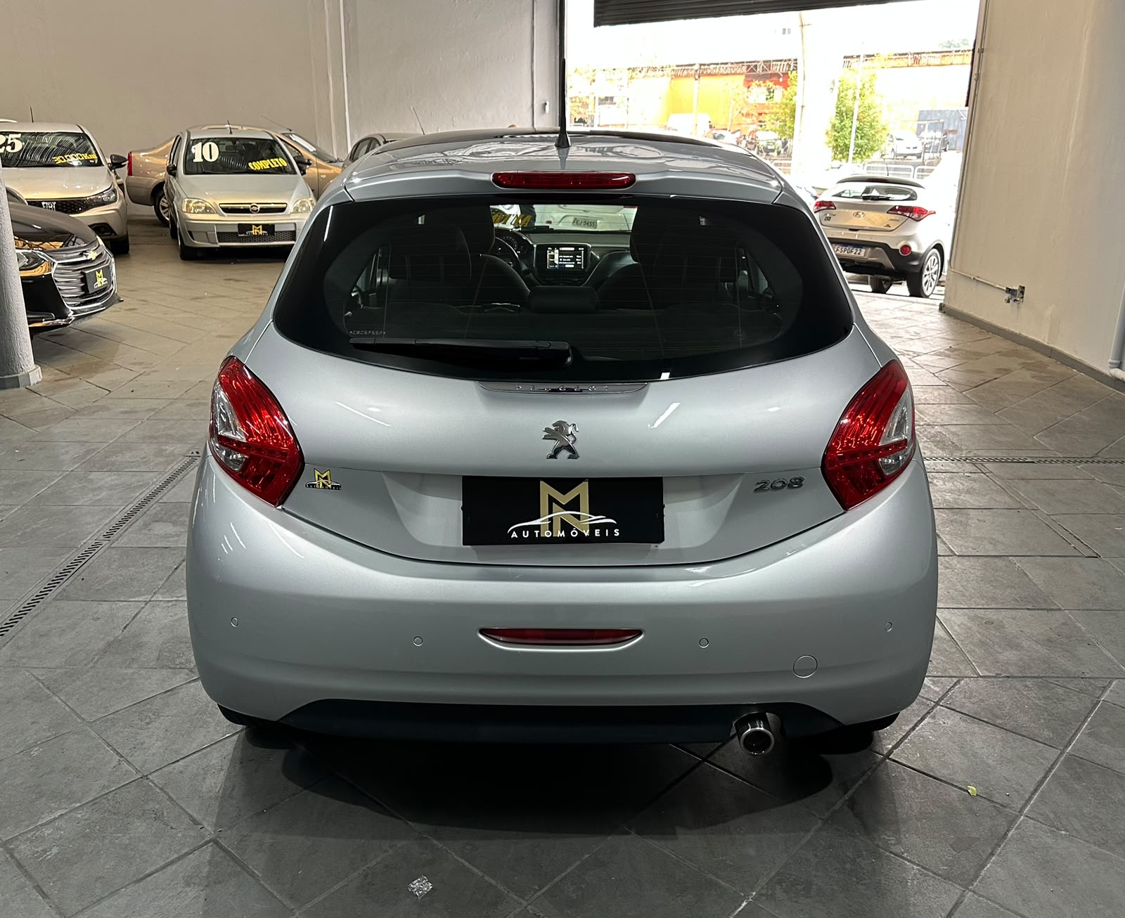 PEUGEOT 208
