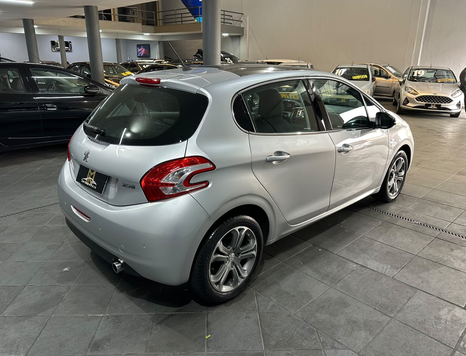 PEUGEOT 208