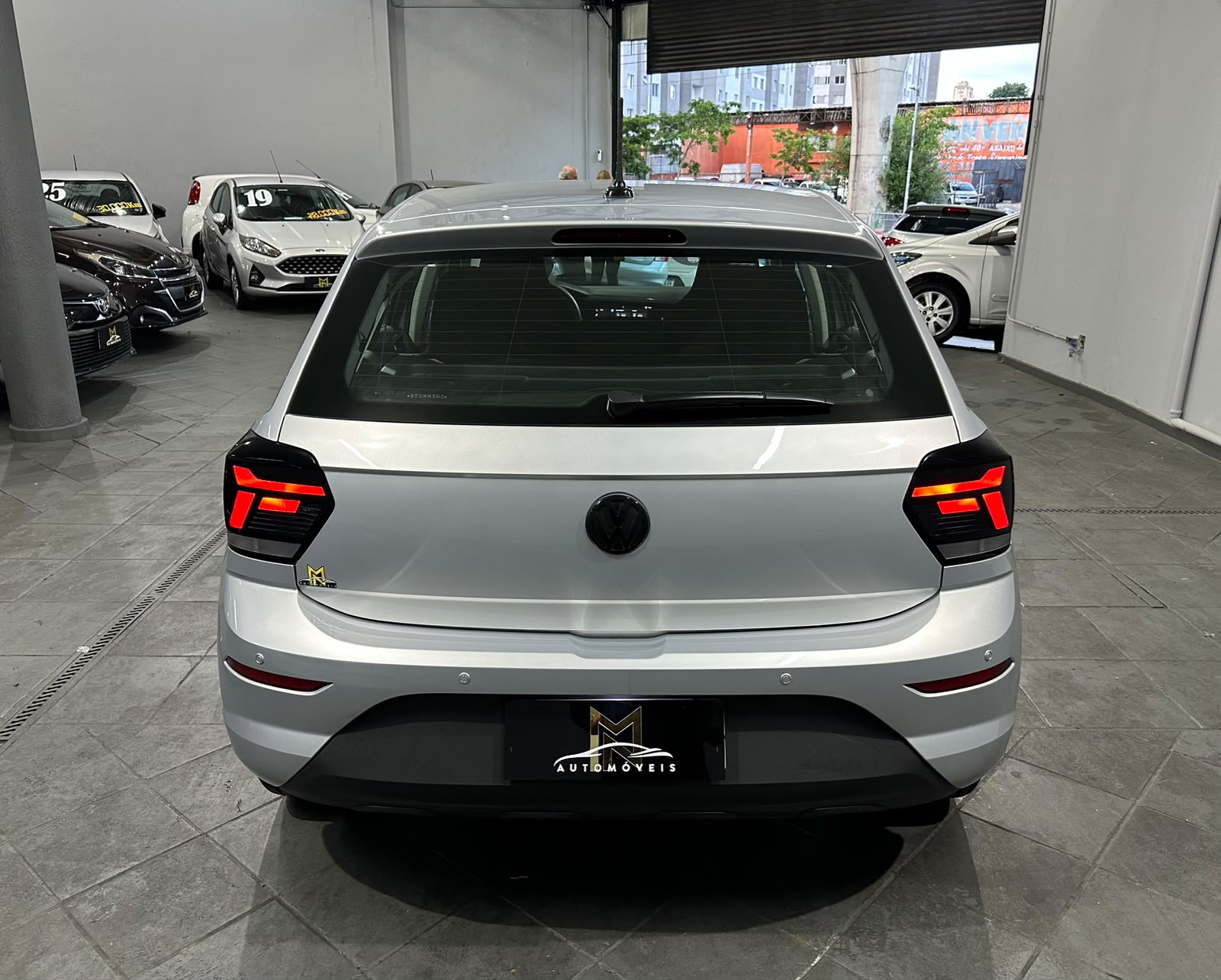 VOLKSWAGEN POLO