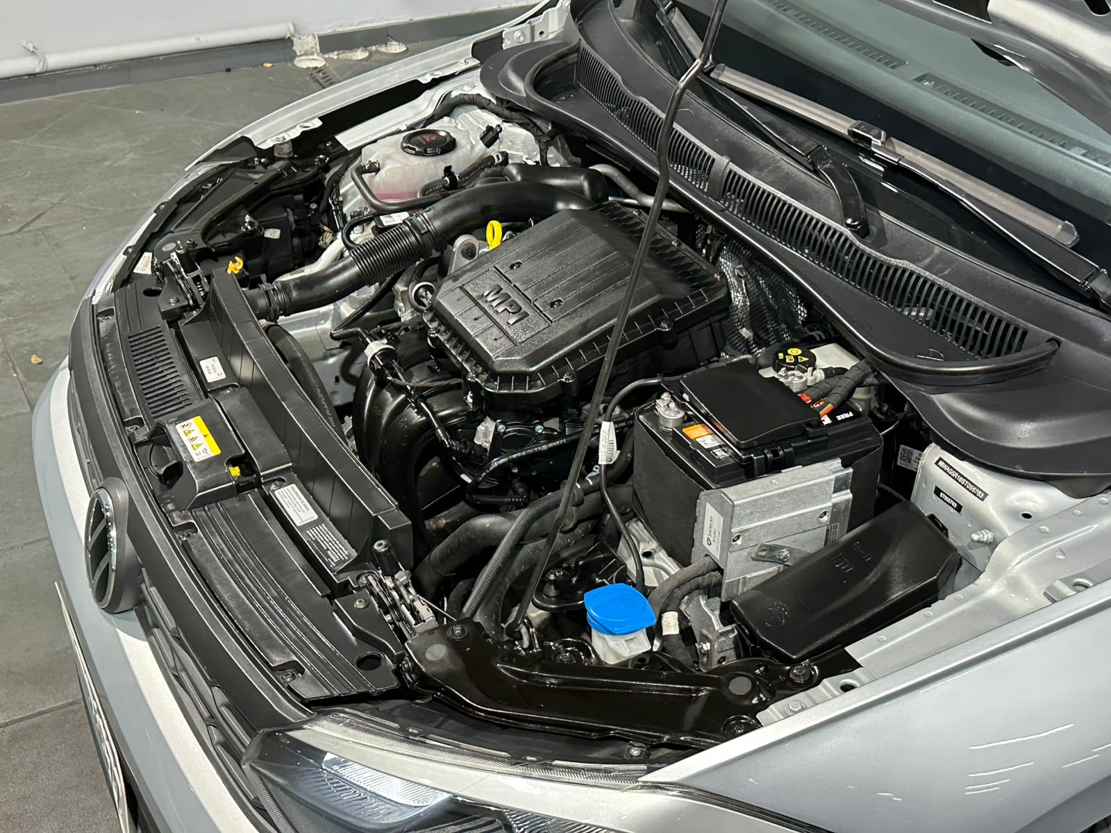 VOLKSWAGEN POLO