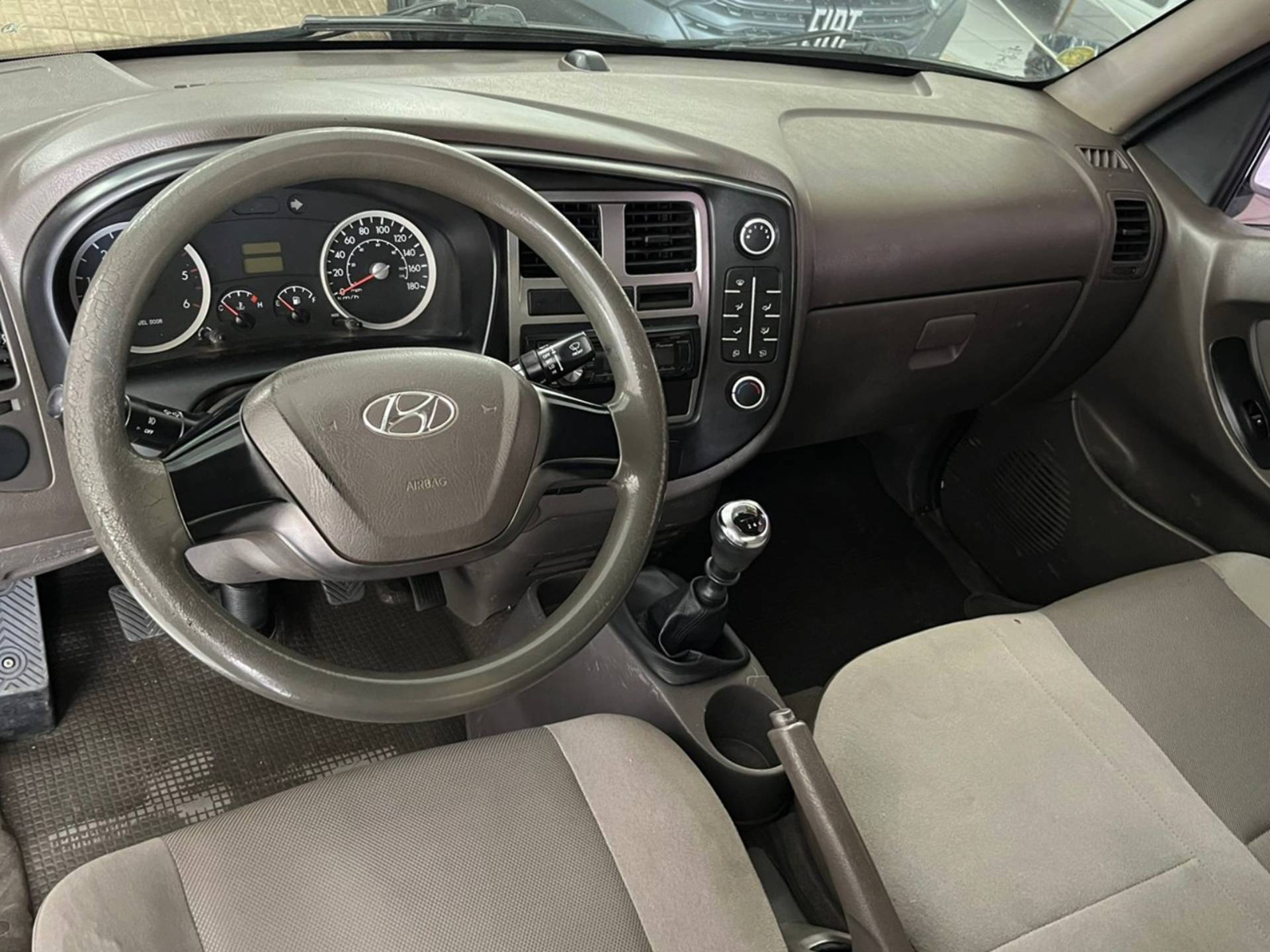 HYUNDAI HR