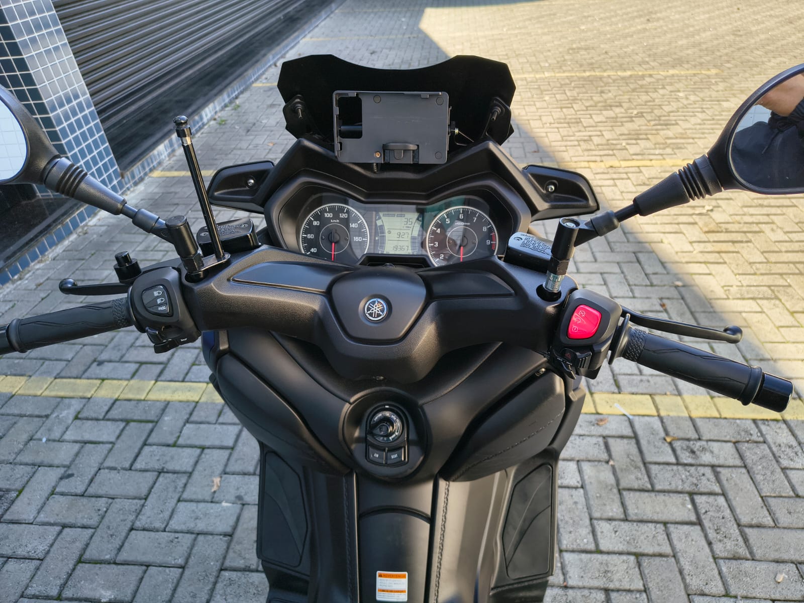 YAMAHA XMAX ABS