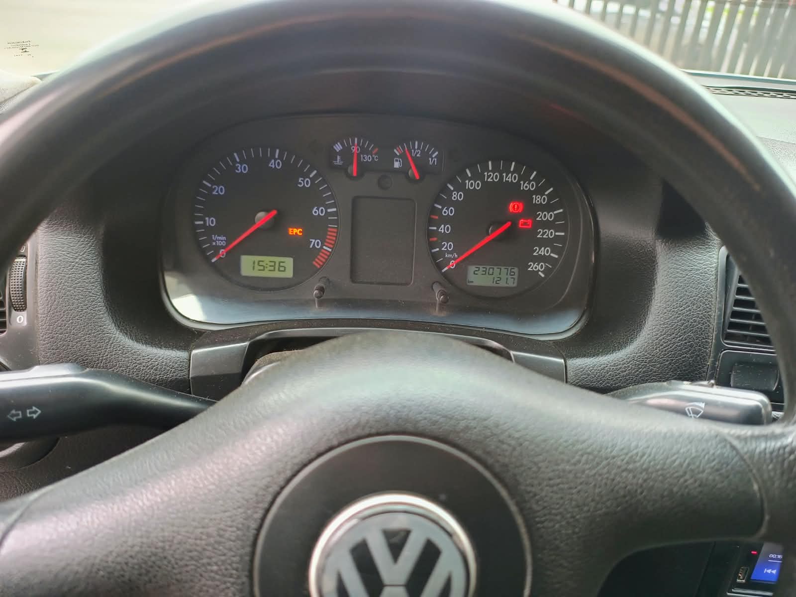 VOLKSWAGEN GOLF