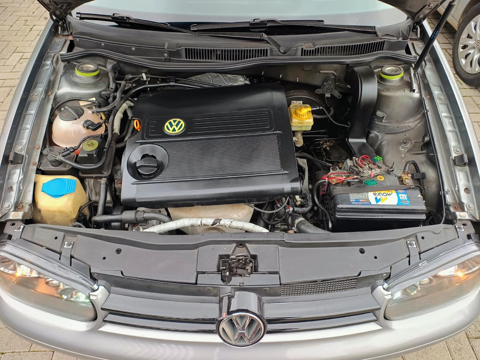VOLKSWAGEN GOLF