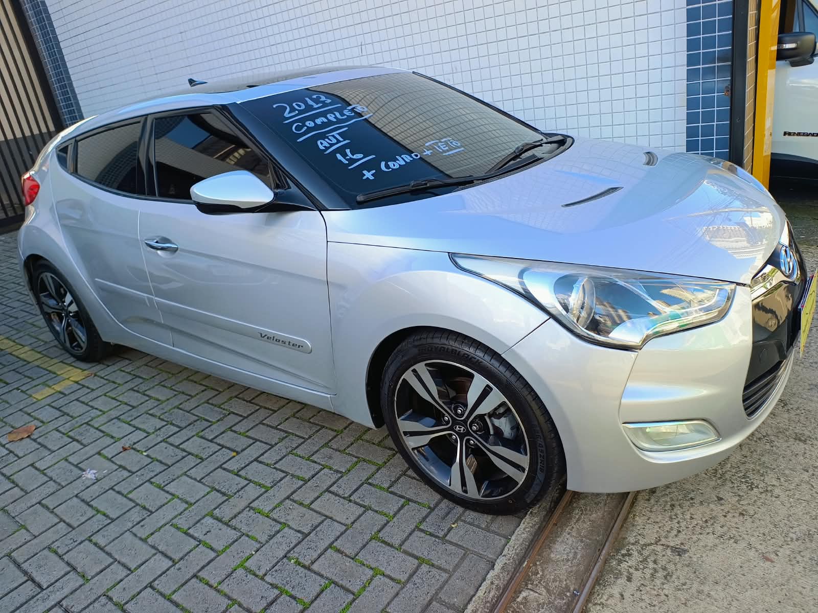 HYUNDAI VELOSTER