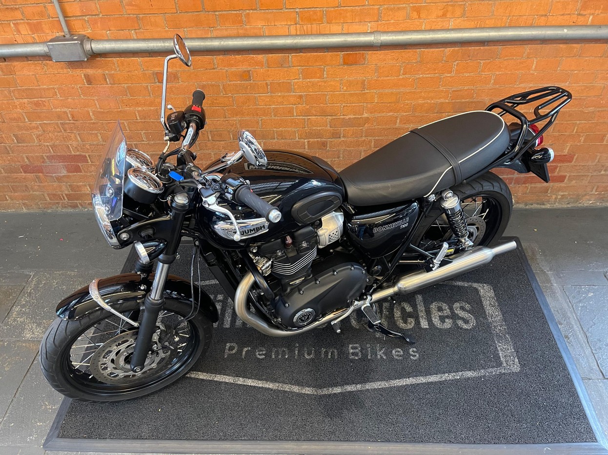 BONNEVILLE T100 BLACK 900 