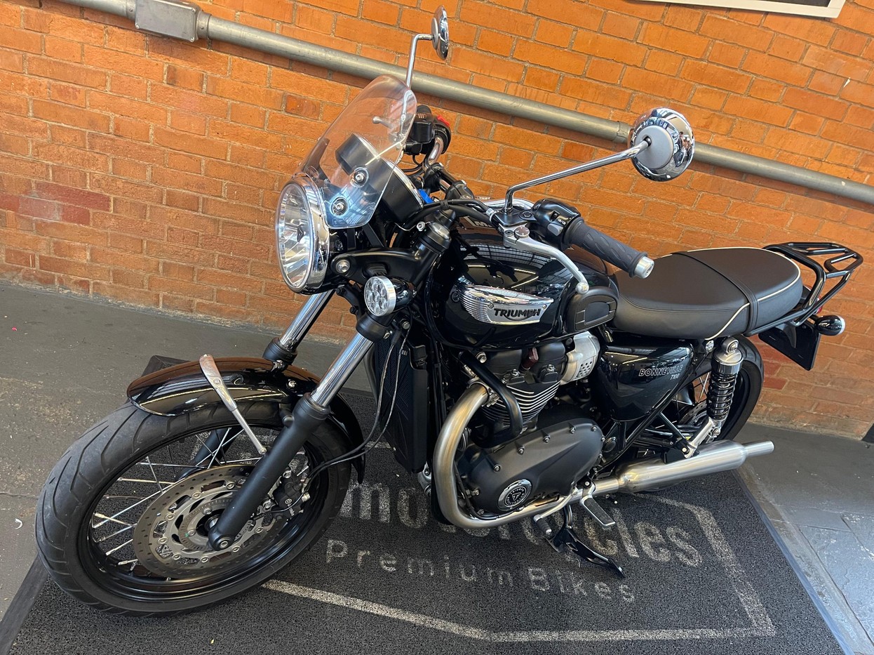 BONNEVILLE T100 BLACK 900 