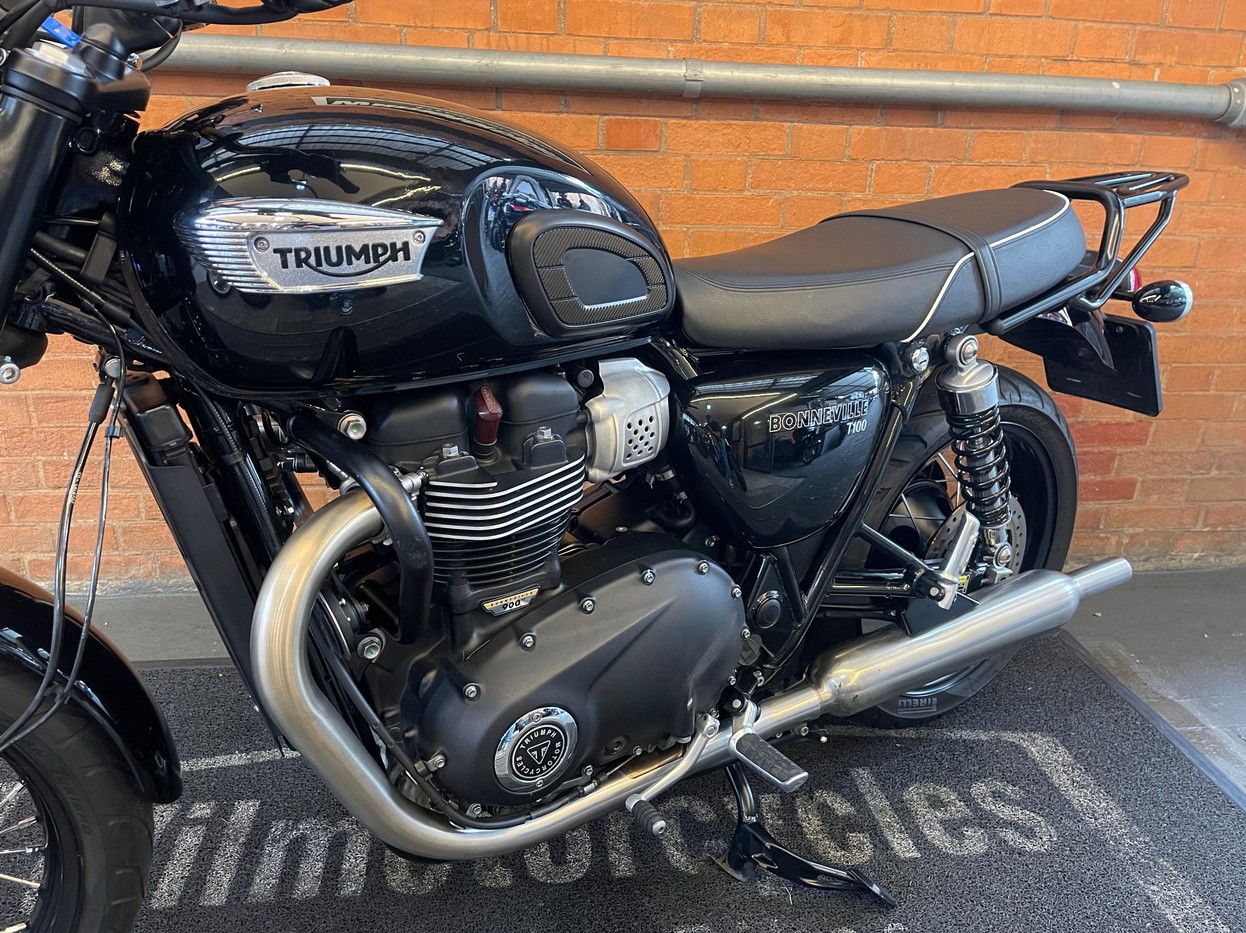 BONNEVILLE T100 BLACK 900 