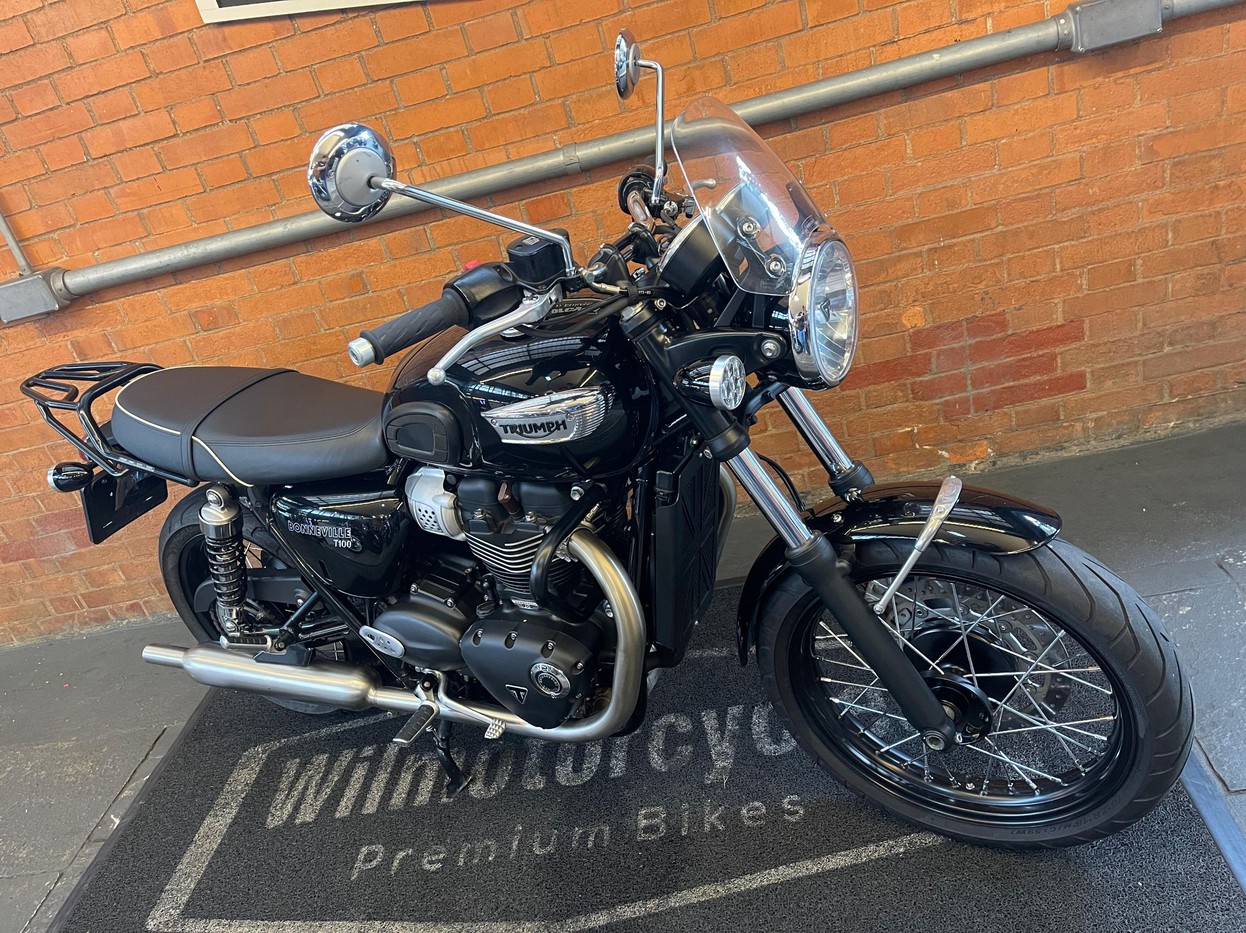 BONNEVILLE T100 BLACK 900 