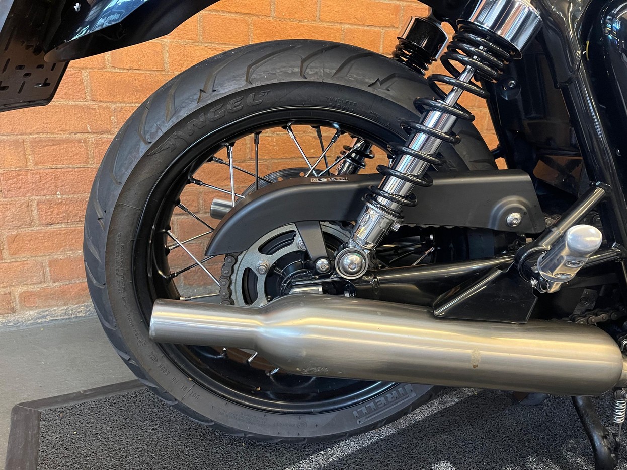 BONNEVILLE T100 BLACK 900 