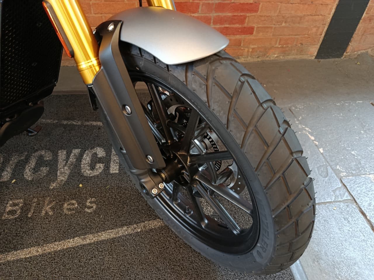 SCRAMBLER 400 X SCRAMBLER 400 X