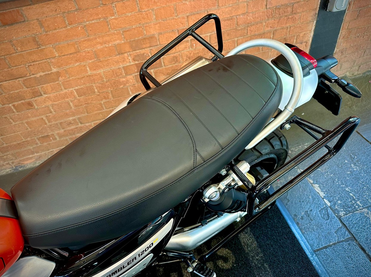 TRIUMPH BONNEVILLE SCRAMBLER 1200 XE